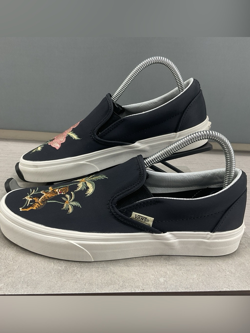Vans Black Satin California Souvenir Slip-On Tiger Floral Embroidered M 6.5 W 8